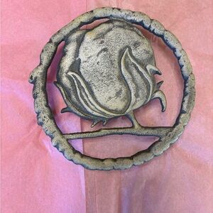 Cast Iron cotton bloom  Trivet - Decorative Round cotton bloom Design
